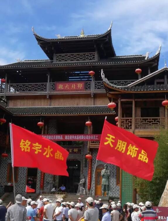 春末夏初，我们一起游进土家民族文化