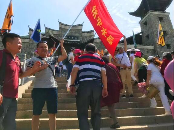 春末夏初，我们一起游进土家民族文化