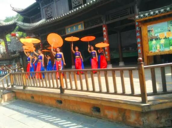 春末夏初,我们一起游进土家民族文化